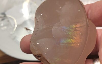 Wie macht man Regenbogenschokolade?